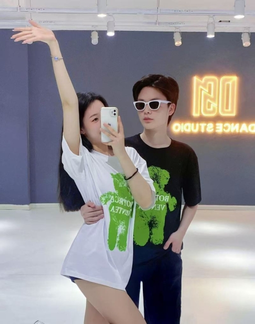 潮牌短袖350克，3000 件现货低价处理，男女款可选