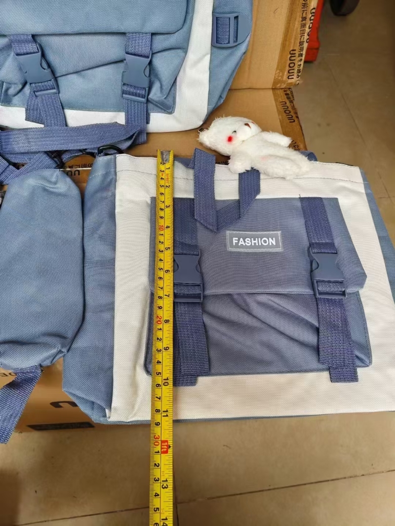 fashion书包4件套，16元一套，数量不多
