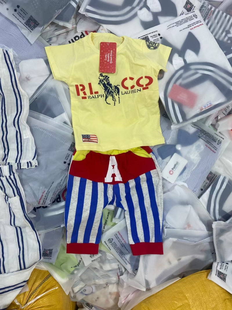 ​儿童服装，量大价优