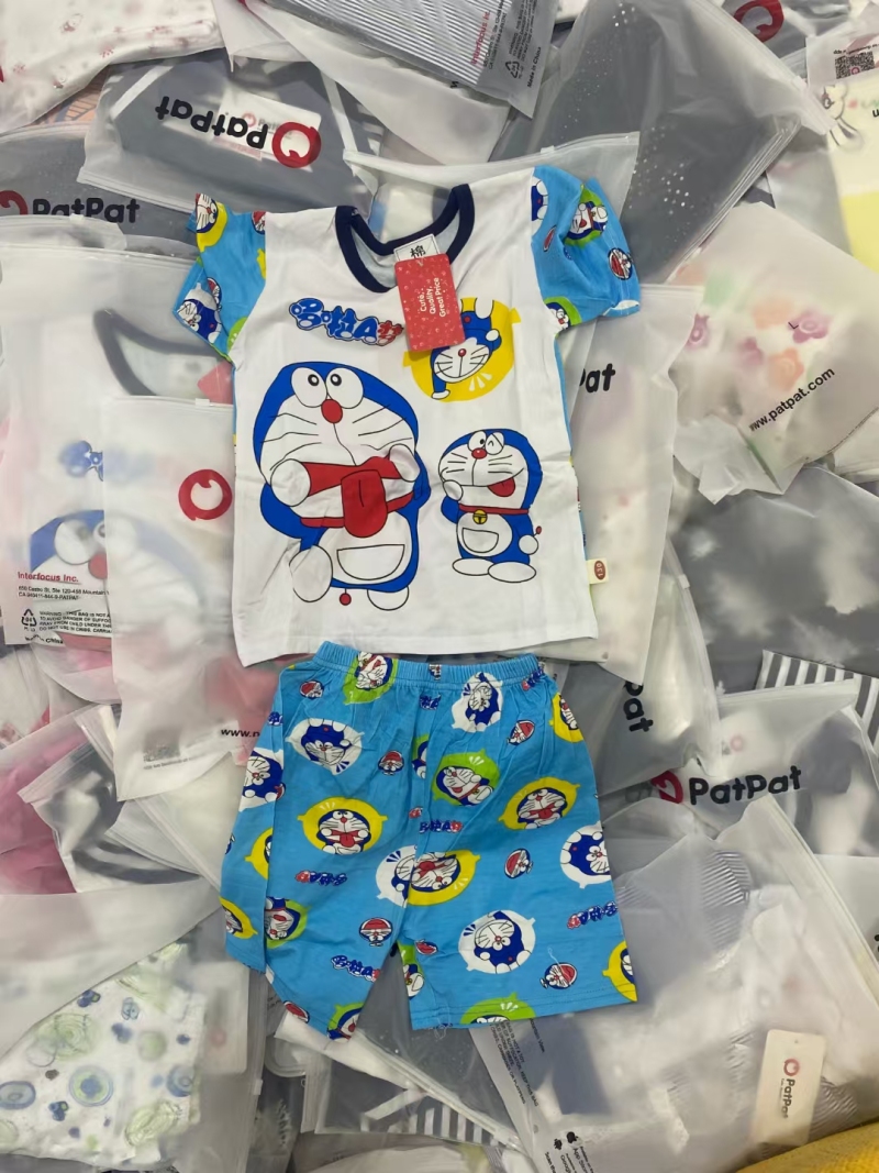 ​儿童服装，量大价优