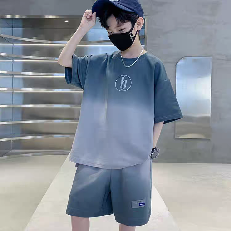 个位数价格清货，新款韩版洋气男女童装